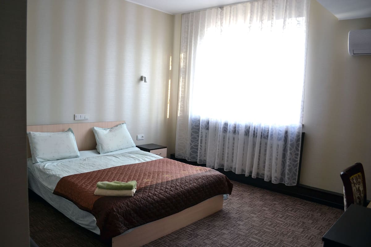 Standard Double Room | 1 bedroom, desk, soundproofing, iron/ironing board