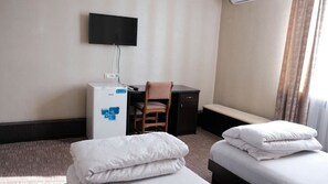 Standard Twin Room | Desk, soundproofing, iron/ironing board, free WiFi - Apple Hostel (Bishkek)