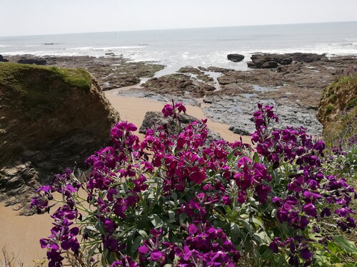 Well-equipped vacation villa, ideal for family/friends, close to the sea.