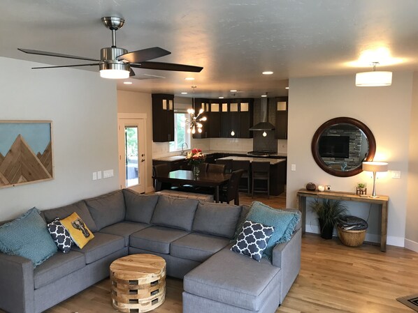 TV, fireplace, stereo