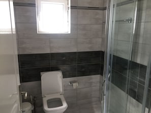 Villa, Multiple Beds, Non Smoking, Pool Access | Bathroom