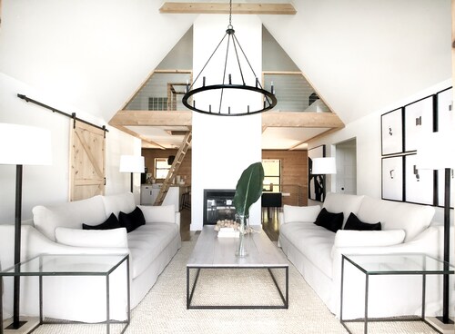 Modern Waterfront Log Cabin at Lewis-Smith Lake, AL