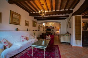 Villa, 6 Bedrooms, Private Pool | Lobby sitting area - (Radicofani)