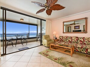 Smart TV, reproductor de DVD, tenis de mesa y libros 