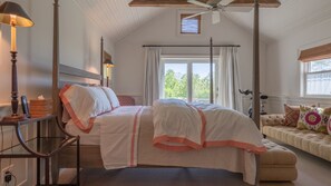 4 bedrooms, iron/ironing board, Internet, bed sheets