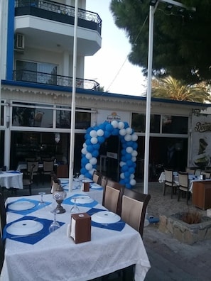 Outdoor dining - Grand Meltem Suit Hotel (Anamur)