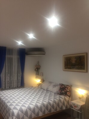 Coffre-fort, Wi-Fi, literie fournie