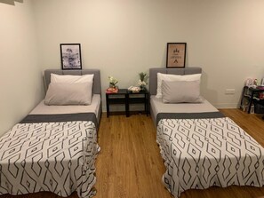 In-room safe, laptop workspace, iron/ironing board, free WiFi