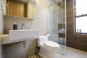 Deluxe Condo, City View | Bathroom