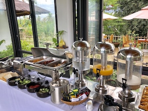 Desayuno buffet todos los días (con cargo)