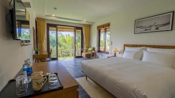 Family Suite | Minibar, desk, blackout drapes, free WiFi