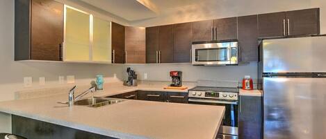 Fridge, microwave, oven, stovetop