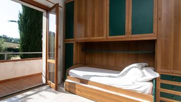 3 bedrooms, bed sheets