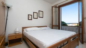 3 bedrooms, bed sheets