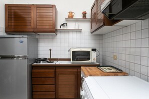 Refrigerador, horno y comedor 