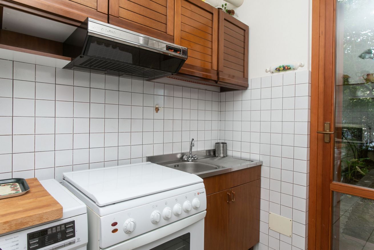 Fridge, oven, dining tables