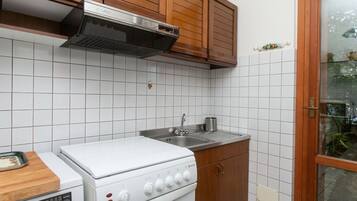 Fridge, oven, dining tables