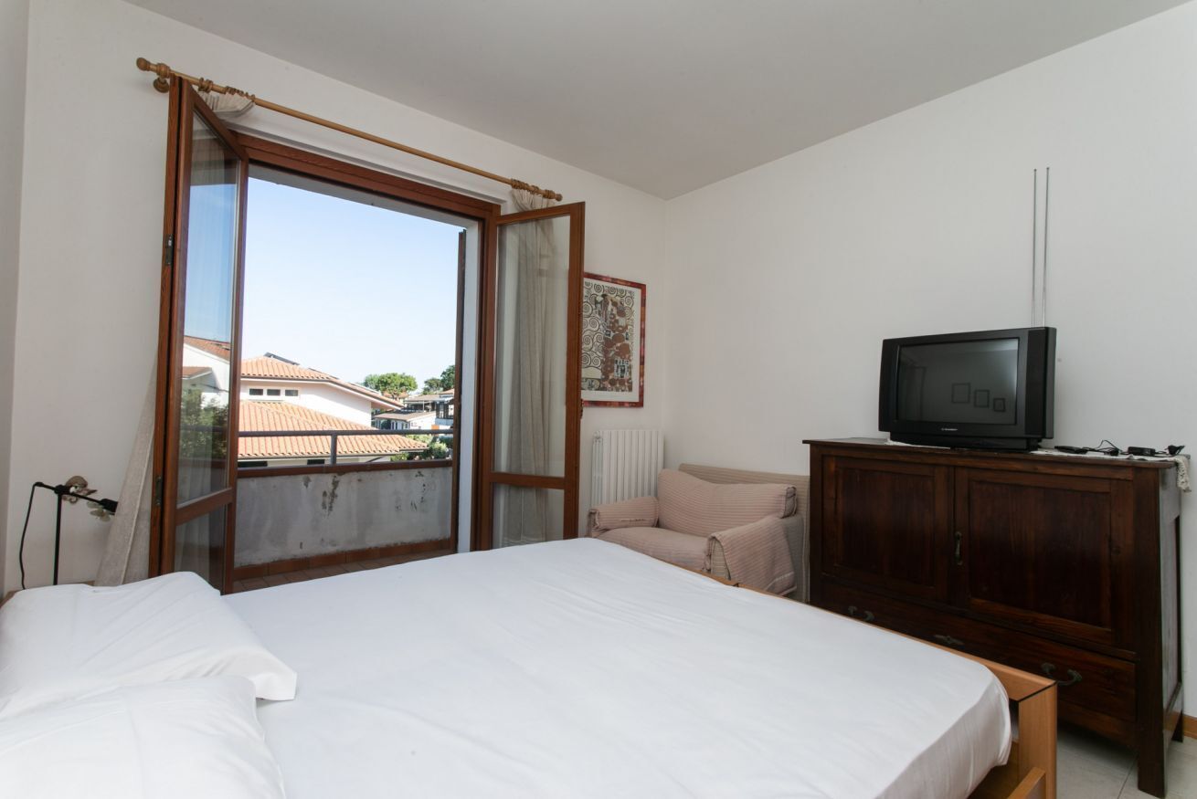 3 bedrooms, bed sheets