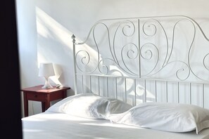 2 bedrooms, bed sheets - M145 - Marcelli, large fully equipped villa (Marcelli)