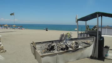 Beach nearby, sun loungers, beach towels