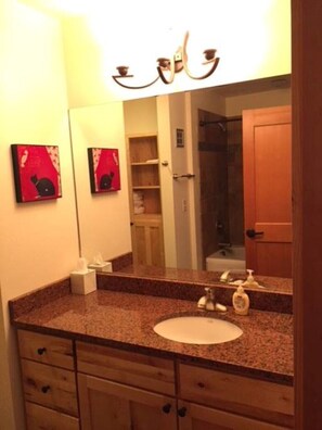 Combined shower/bathtub, jetted bath, hair dryer, towels - Downtown Corner Luxury Loft on the Riverwalk - King Bed! (Estes Park)