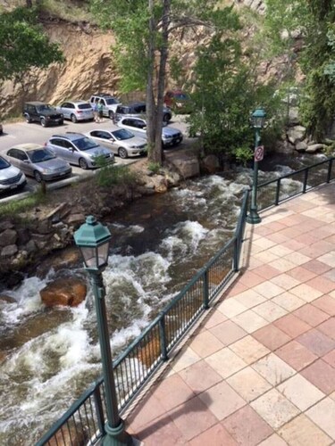 Downtown Corner Luxury Loft on the Riverwalk - King Bed!