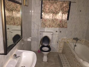 Standard Single Room, 1 Bedroom, Non Smoking | Bathroom | Towels, soap, shampoo, toilet paper - Gya-son Royal Guesthouse (Kumasi)