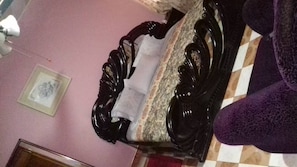 1 bedroom, desk, blackout drapes, soundproofing