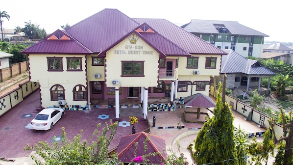 Property grounds - Gya-son Royal Guesthouse (Kumasi)