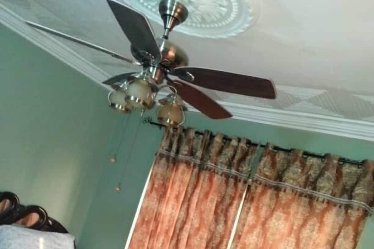 Escritorio, cortinas opacas, sistema de insonorización y wifi gratis