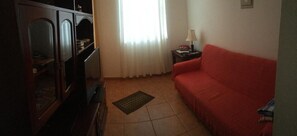 TV, DVD player, books, stereo