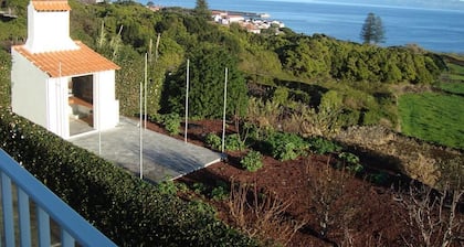 Pico Hollidays Rentals / Apt. CASA do CANTO - PICO mountain and sea views