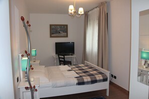5 Schlafzimmer, Bügeleisen/Bügelbrett, WLAN, Bettwäsche