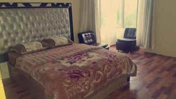 Kahden hengen deluxe-huone, vuoristonäköala | Oleskelualue