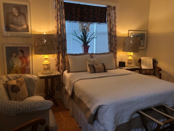 3 bedrooms, iron/ironing board, free WiFi, bed sheets - Beautiful Victorian built in 1912 “The Brookside Manor” in Berkeley Springs WV (Berkeley Springs)