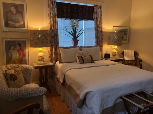 Beautiful Victorian built in 1912 “The Brookside Manor” in Berkeley Springs WV