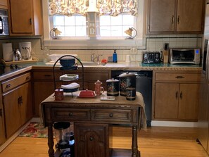 Fridge, microwave, oven, stovetop - Beautiful Victorian built in 1912 “The Brookside Manor” in Berkeley Springs WV (Berkeley Springs)