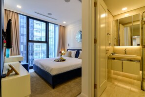 Deluxe Condo, 2 Bedrooms, City View