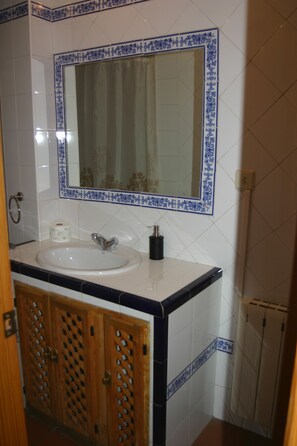 Bathroom - APARTMENT IN LA ALPUJARRA 4/6 PAX (Chimbote)