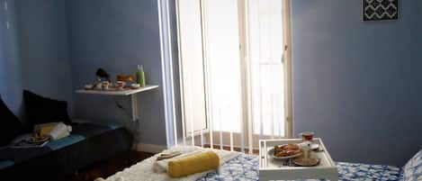 Chambre Triple Confort, 1 grand lit et 1 canapé-lit | Ameublement personnalisé, bureau
