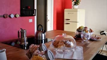 Desayuno buffet (EUR 6 por persona)