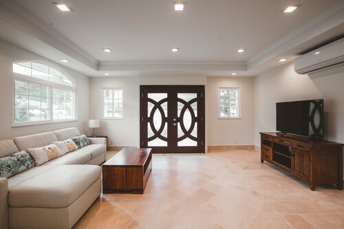 Home of Aloha, 5 Bedrooms / 4 Baths, Sleeps 14