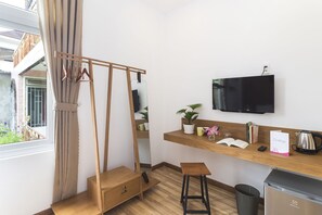 Deluxe Room, 1 Queen Bed, Non Smoking, City View | Memory foam beds, minibar, desk, laptop workspace - Christina's Da Lat - The Green House 2 (Da Lat)