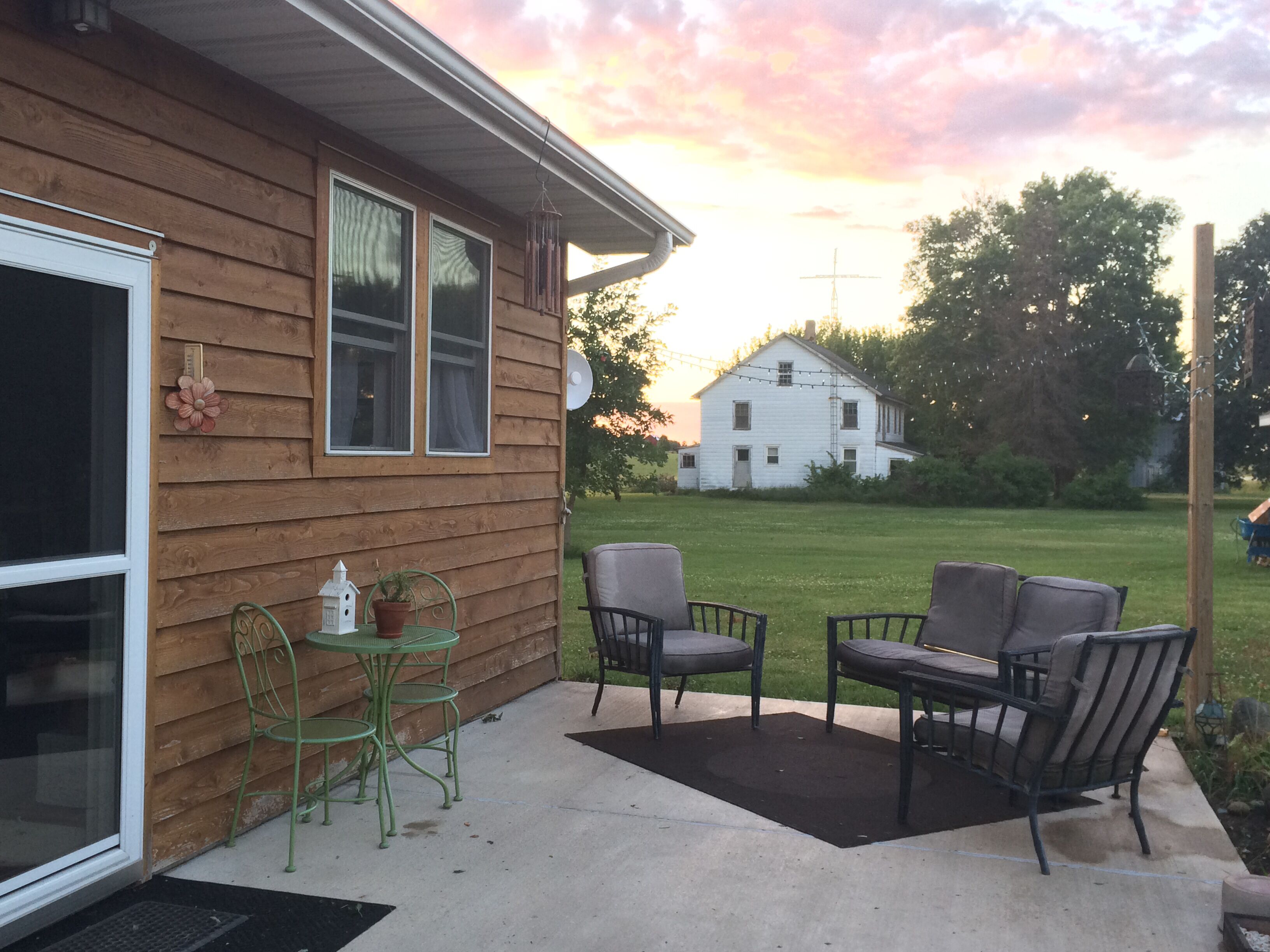Lovely patio area/dining area, enjoy the breeze, soak up the sun, smoke outside.
