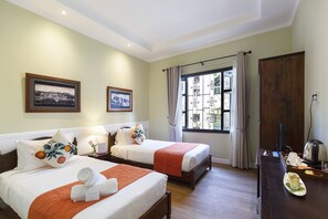 Memory foam beds, minibar, in-room safe, desk - Christina's Da Lat - Bich Dao Villas (Da Lat)