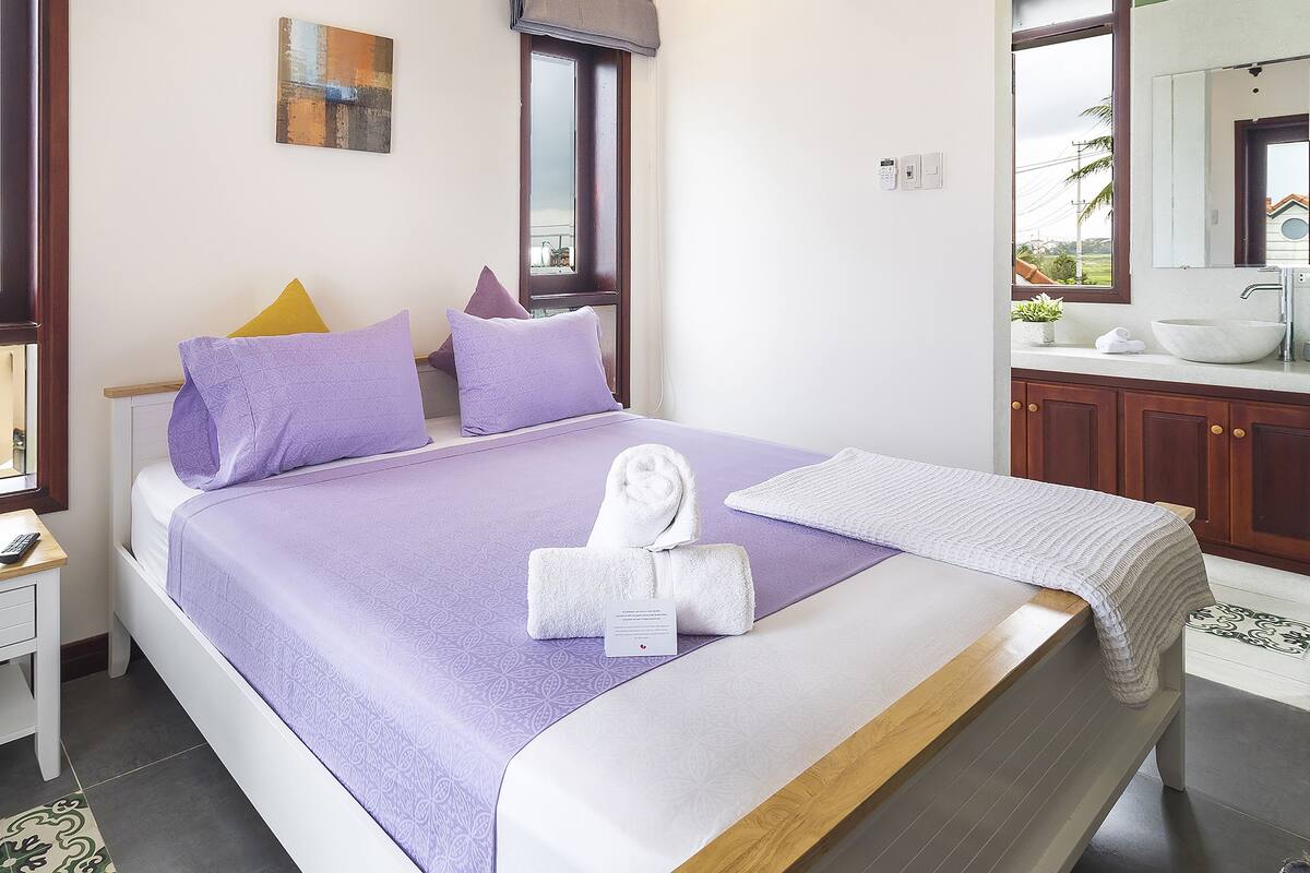 Basic Double Room, 1 Queen Bed, Balcony, Garden View