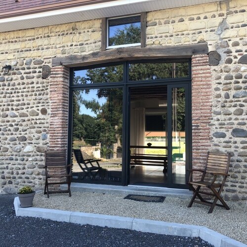 Renovated 3 épis barn with 1 to 2 air-conditioned bedrooms for 2 to 6 people.