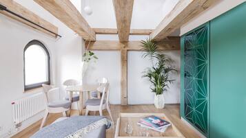 Premium Apartment, River View (1) | Living room | Flat-screen TV