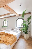 Apartamento familiar, vistas a la ciudad (1) | Sala de estar | Una televisión de pantalla plana