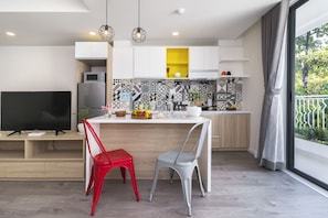 Deluxe Studio, Balcony | Private kitchen